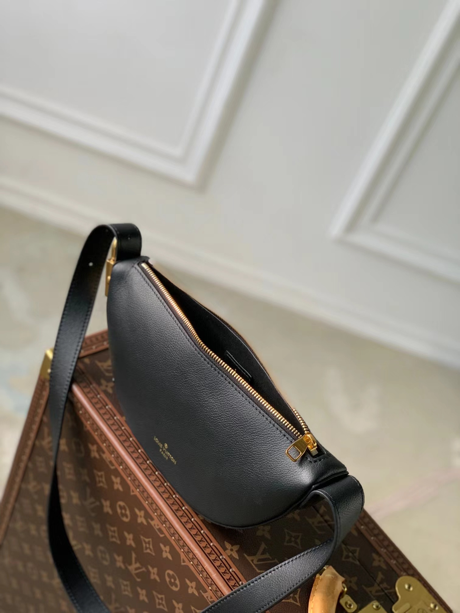 LV Low Key Bumbag M11429 28x13x5.5CM