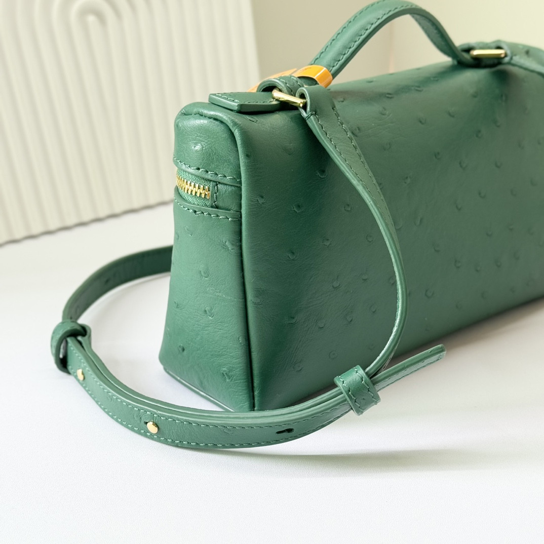 L**o p*ana extra pocket l19 ostrich-grained leather 11 x 19 x 6.5 cm
