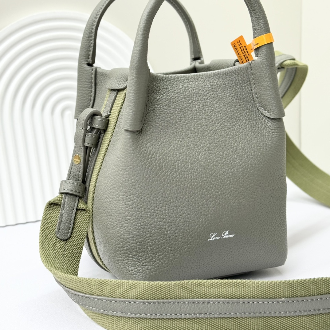 L**o p*ana micro bale bag grained calfskin 23 x 16 x 14 cm