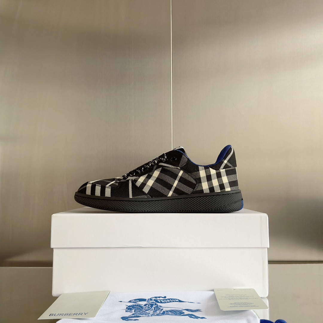 ua B**rry check terrace sneakers