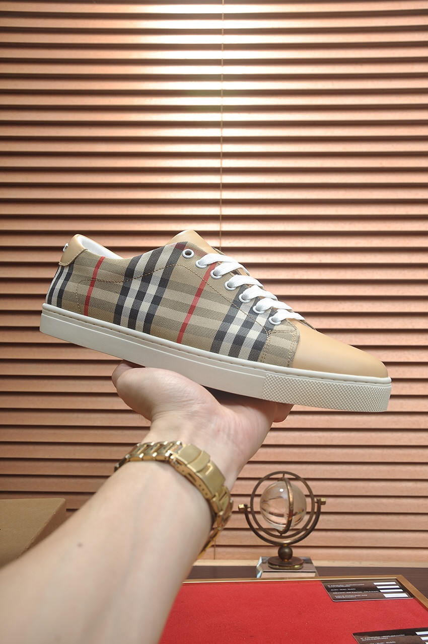 ua B**rry check sneakers