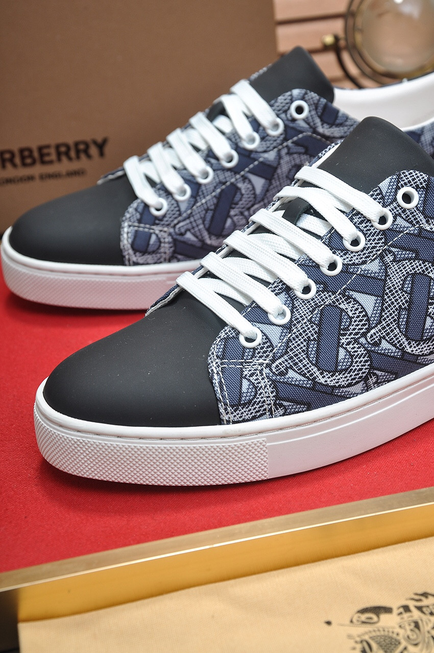 ua B**rry sneakers
