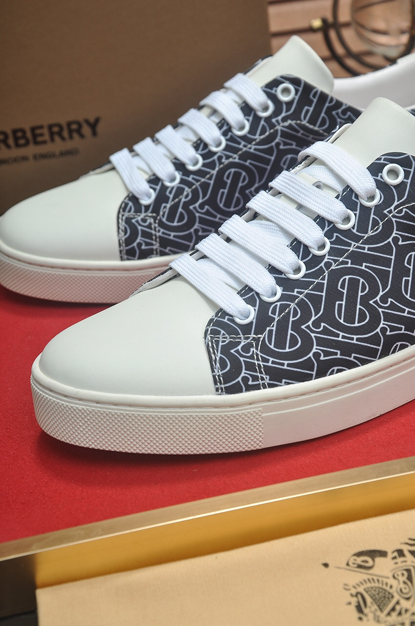 ua B**rry sneakers
