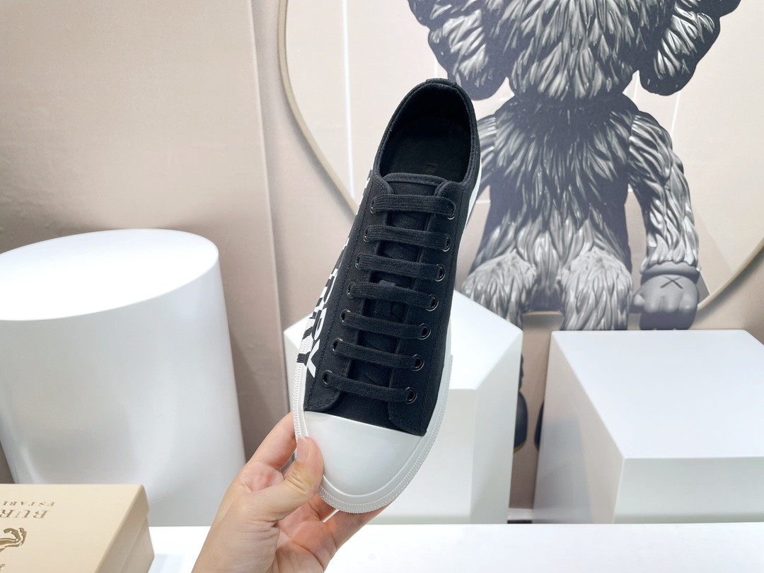 ua B**rry sneakers