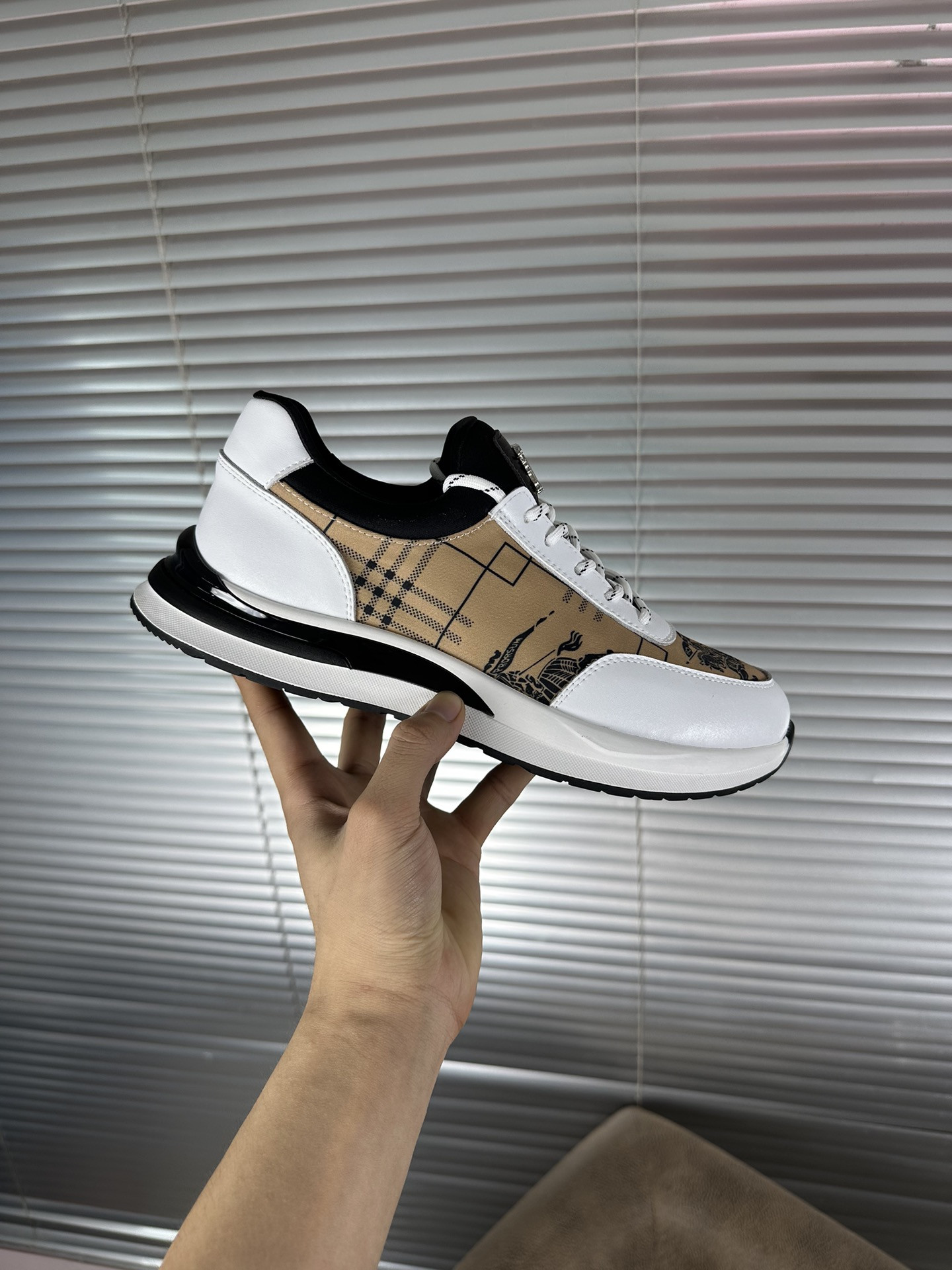 ua B**rry sneakers