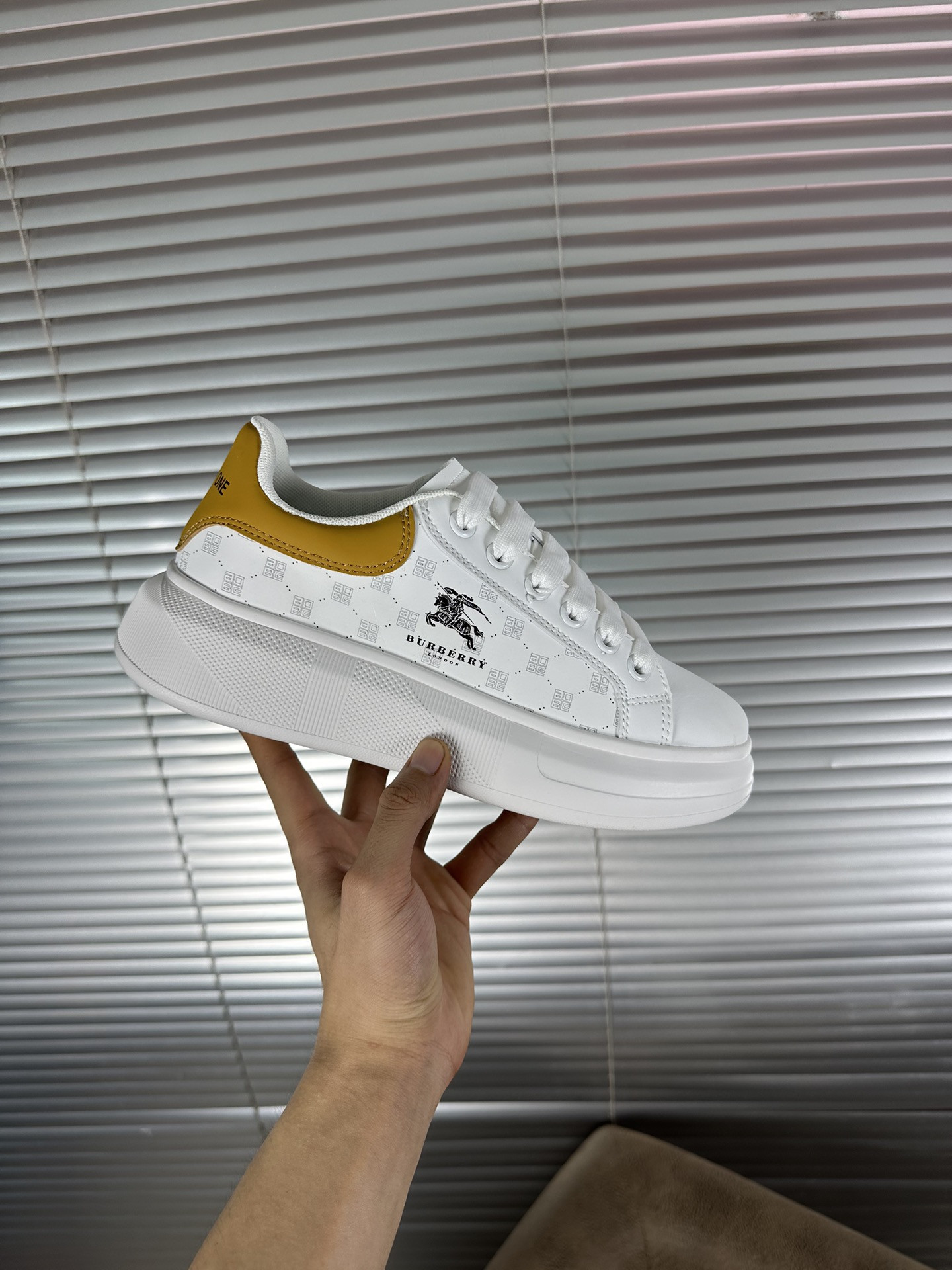 ua B**rry sneakers
