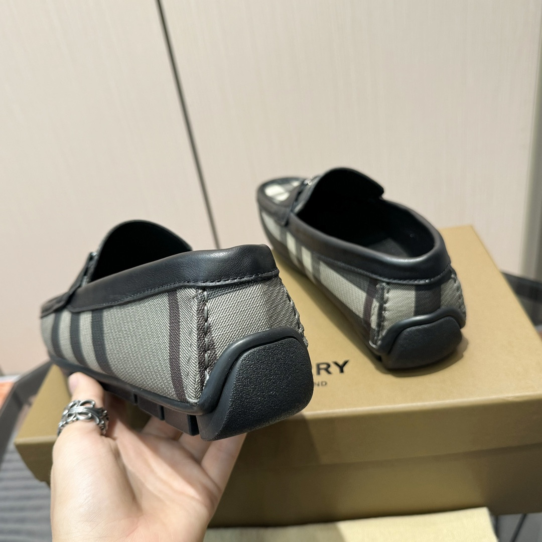 ua B**rry check loafers