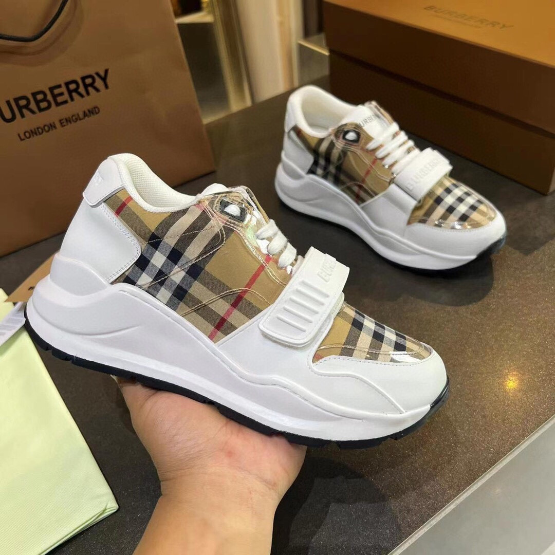 ua B**rry check sneakers