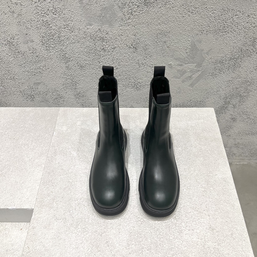 ua B**rry leather creeper chelsea boots