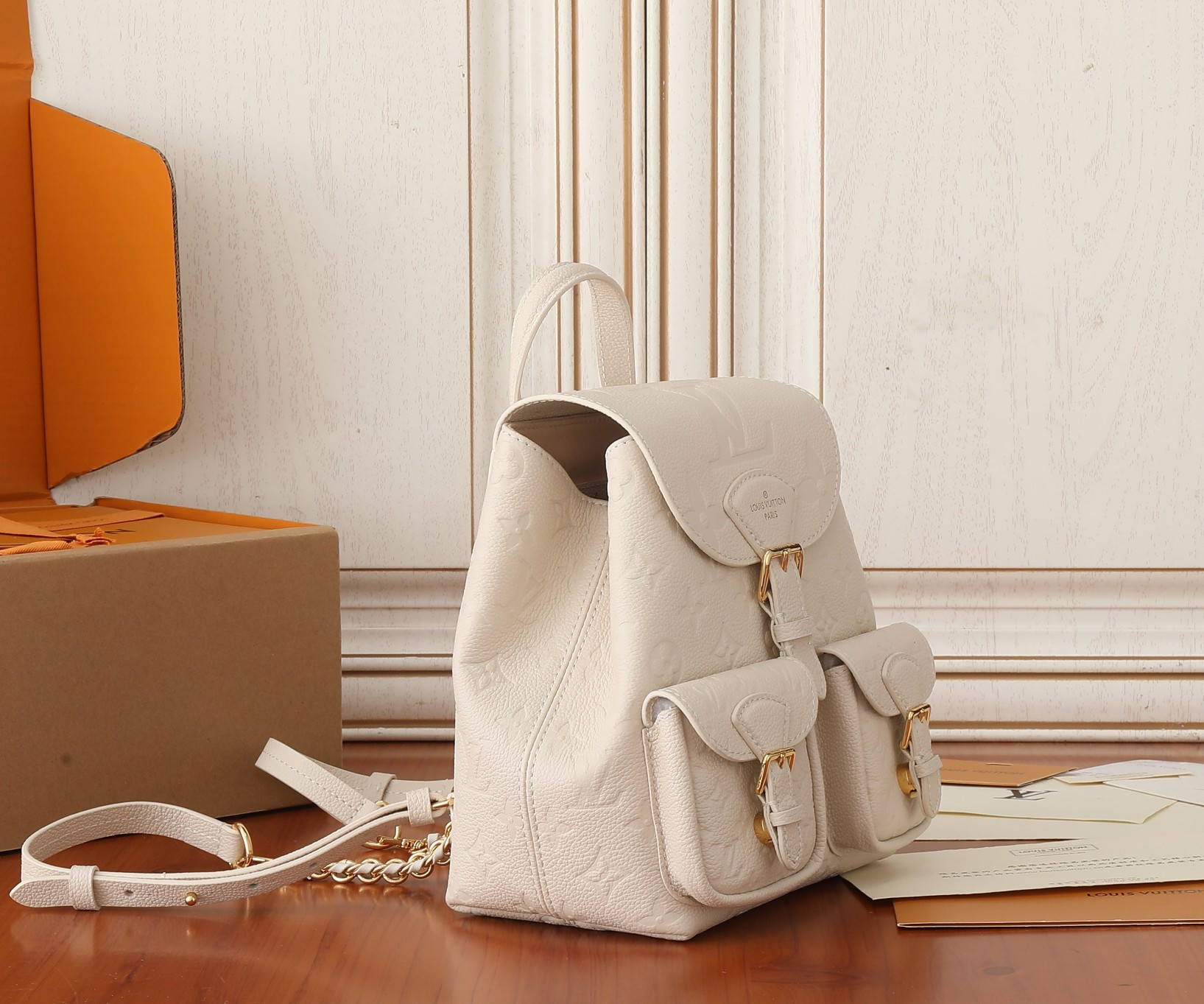 LV Backup M47106 7.9 x 8.7 x 5.5 inches