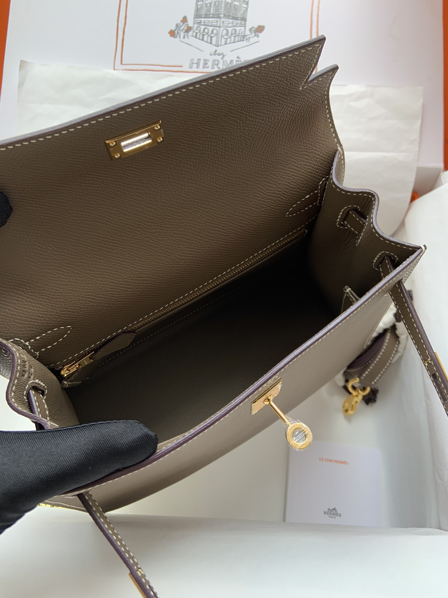 HERMÈS Kelly Gold-tone Hardware 25 28