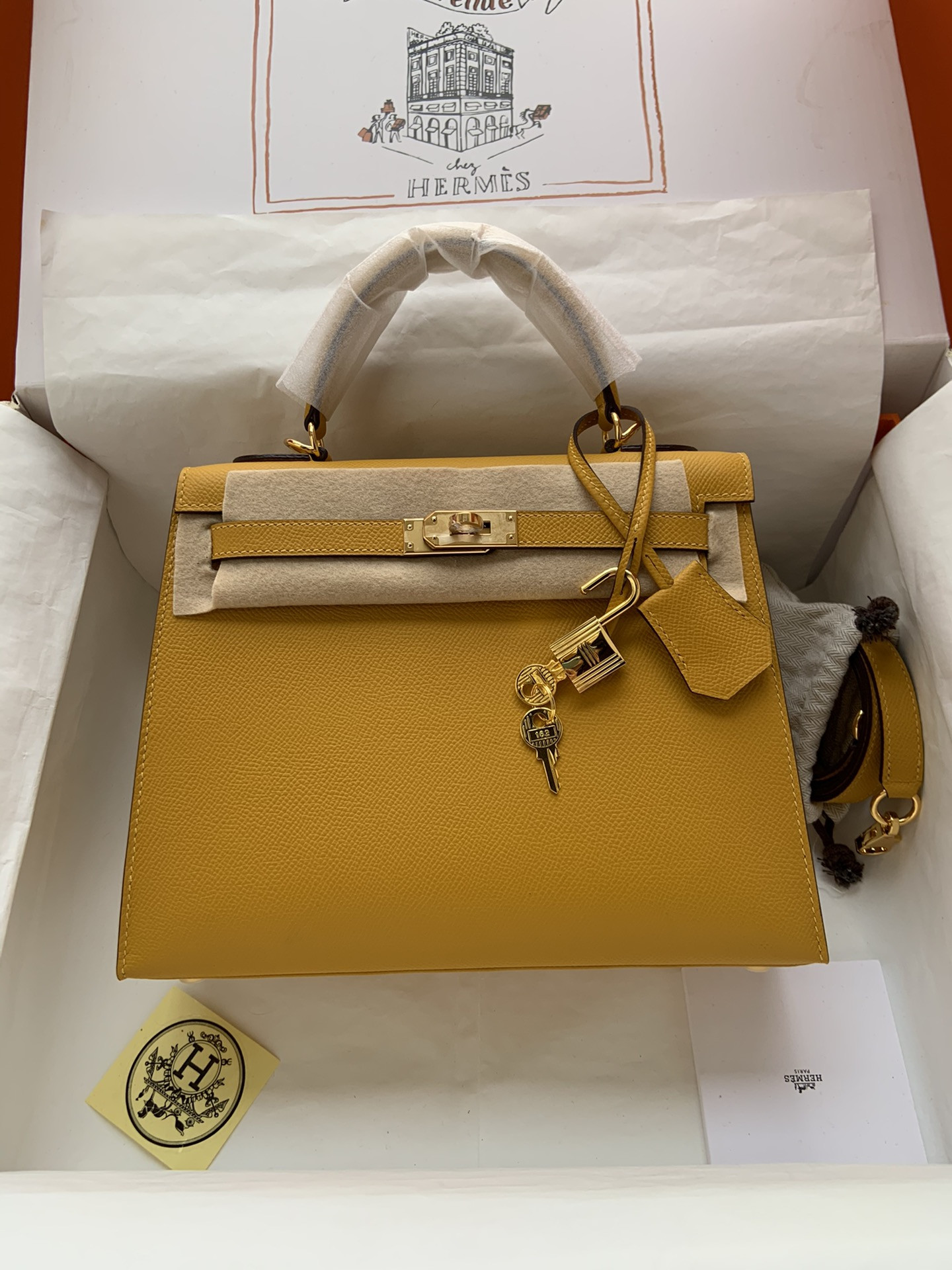 HERMÈS Kelly Gold-tone Hardware 25 28