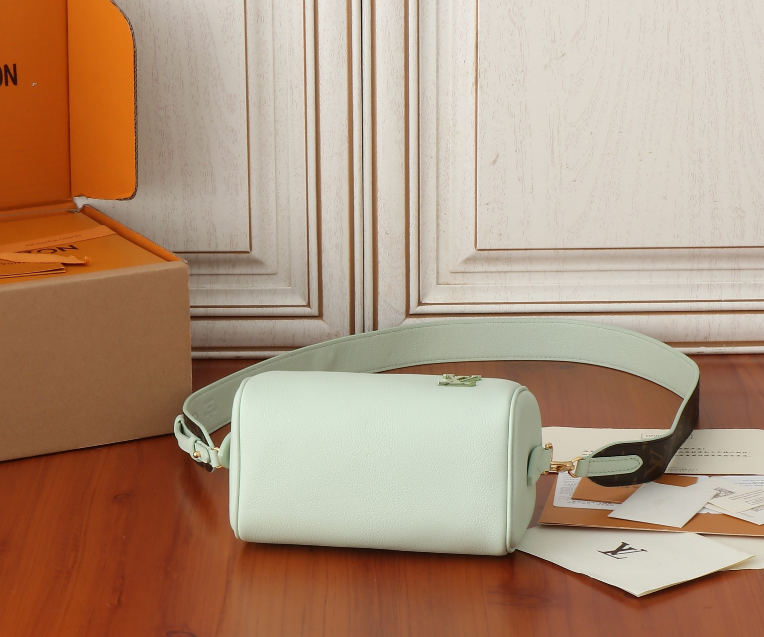 LV Speedy 18   M24605 18x12.5x11CM