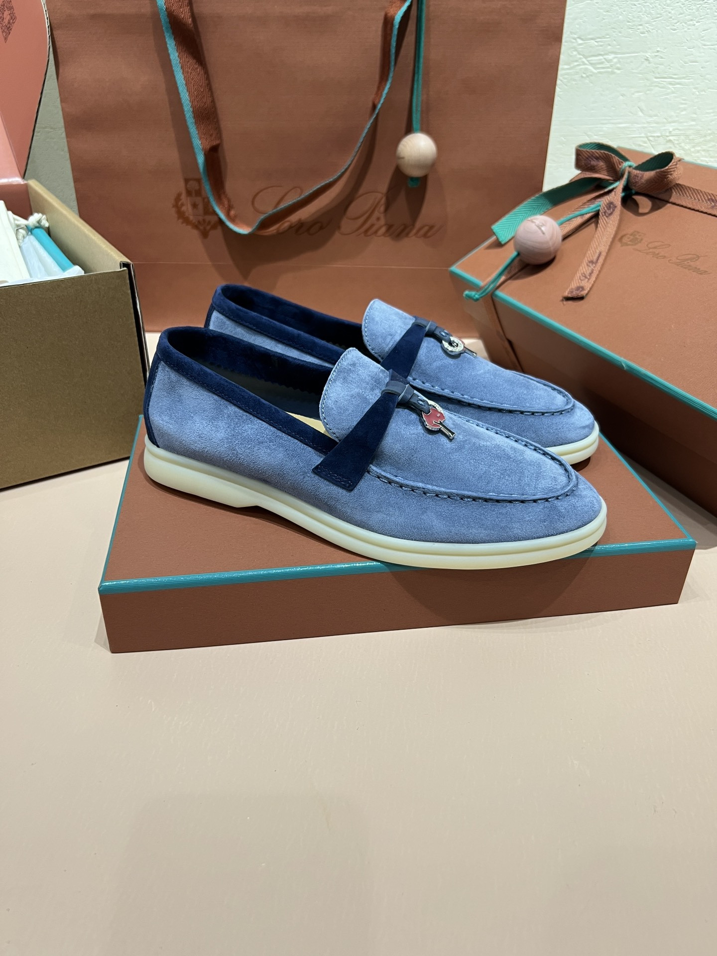 ua L**o p*ana summer charms walk loafers