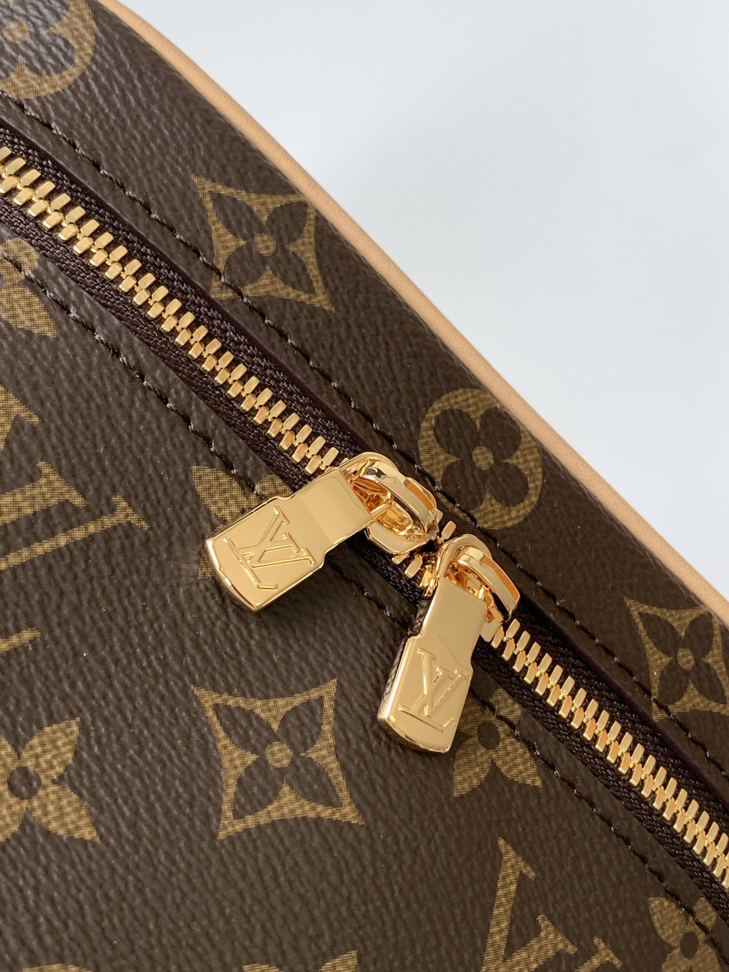 LV Nice Mini M44495 20 x 13.5 x 12CM