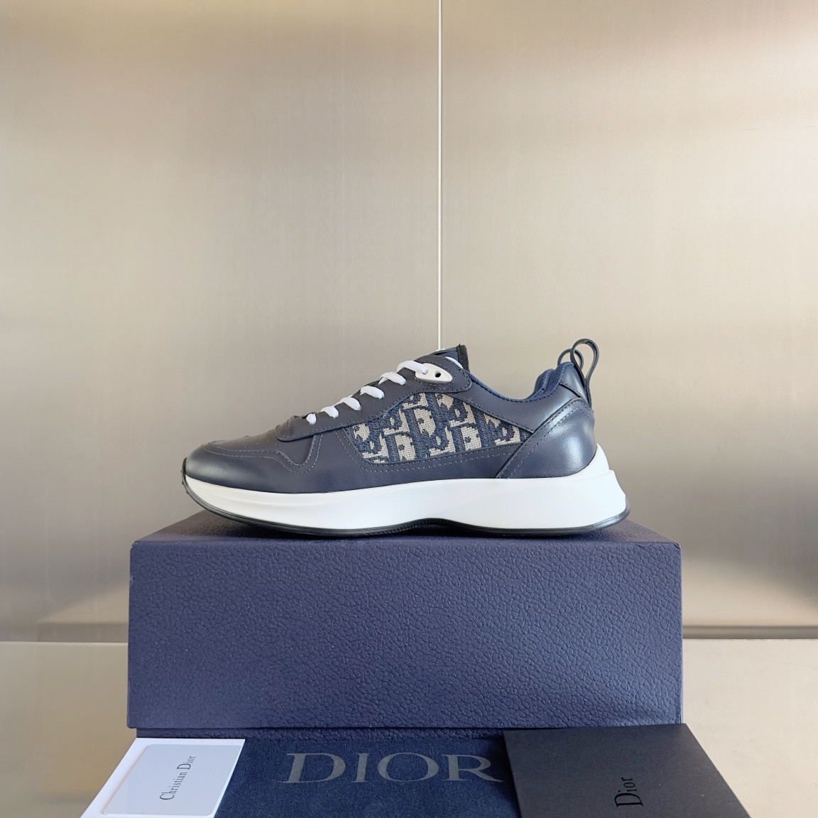 ua D*or b25 runner sneaker