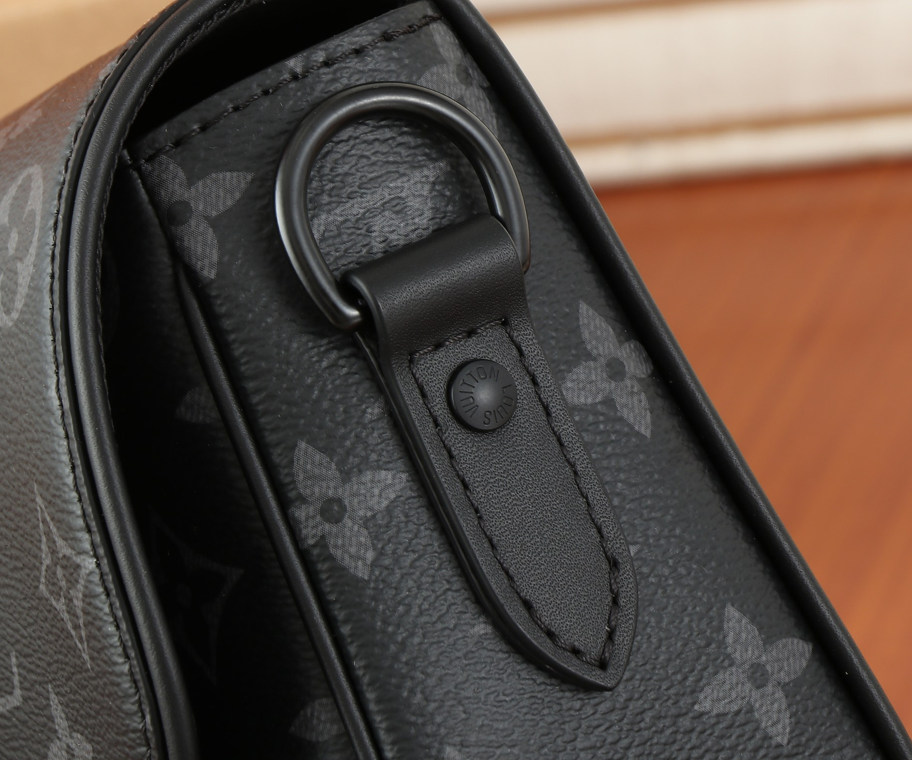 LV Montsouris Messenger M47061 20x17x7CM