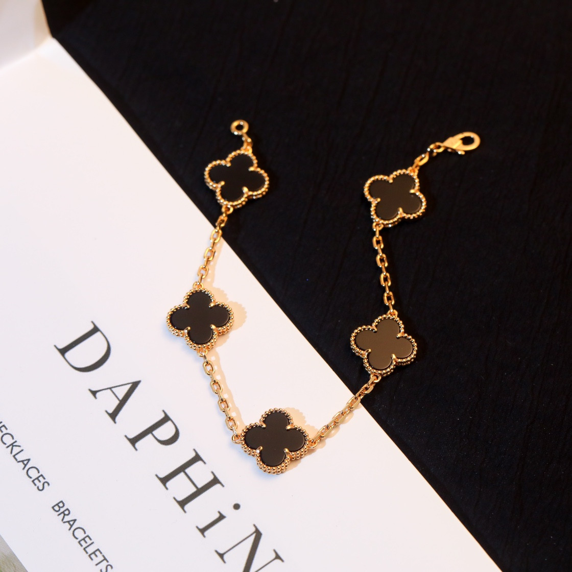 V*N CL*F & arpels vintage alhambra bracelet, 5 motifs 19cm