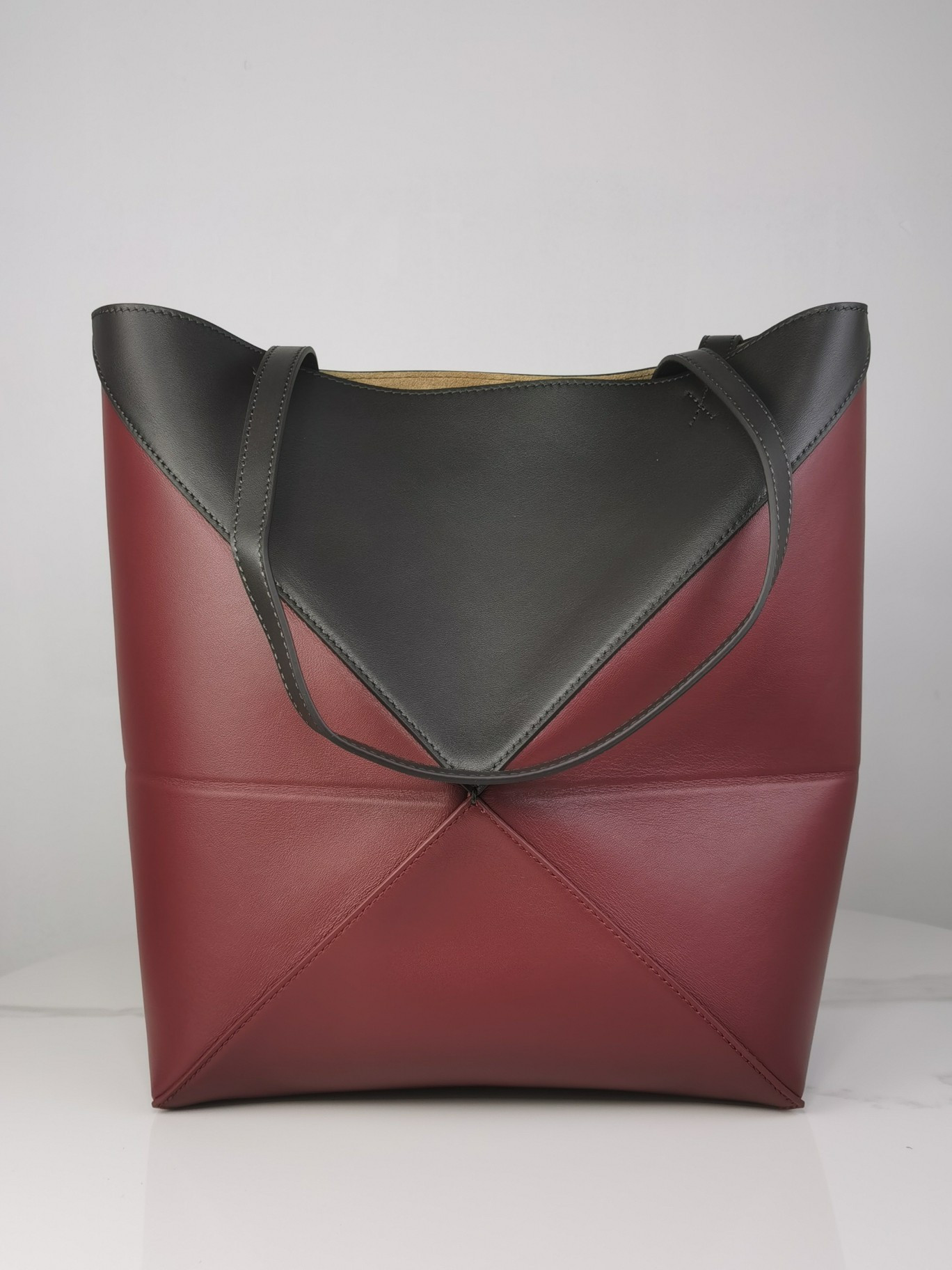 L0ew* medium puzzle fold tote in shiny calfskin 25.5x14.5x31.5cm