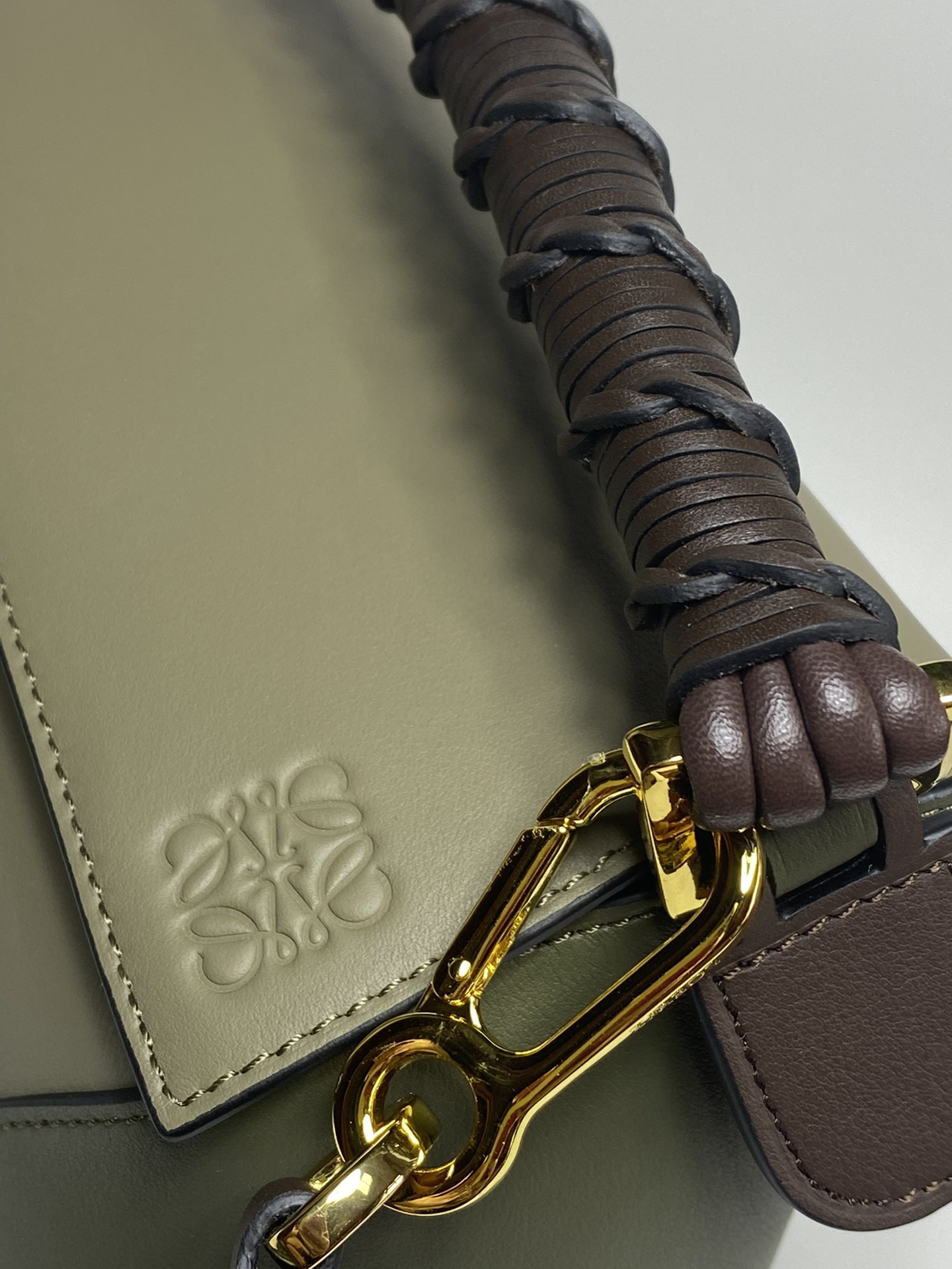 L0ew* small puzzle bag in classic calfskin 24x10.5x16.5cm