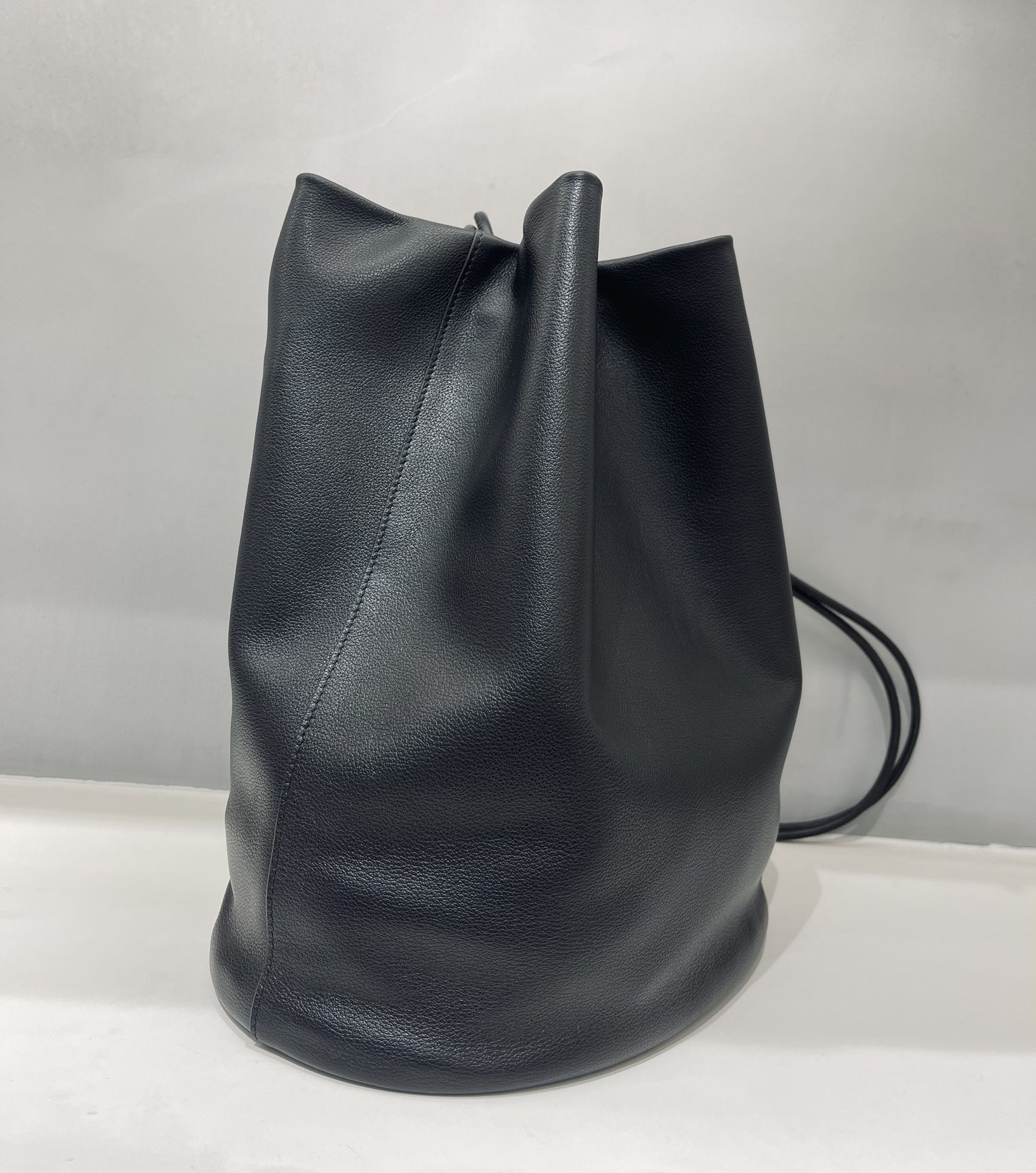 T*e R0w park tote bag in leather 25x31x16cm