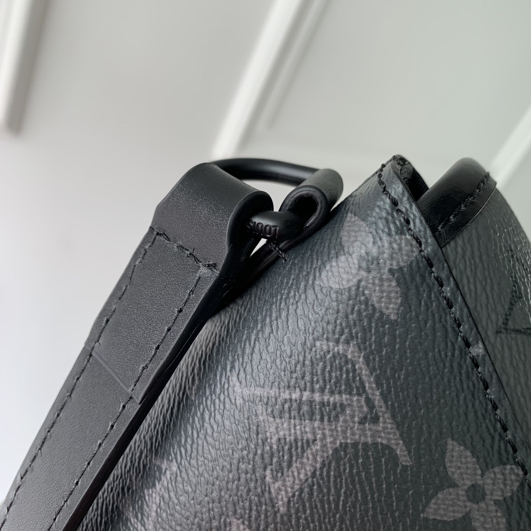 LV Pulse Wearable Wallet M12806 16 x 5 x 22.5 cm