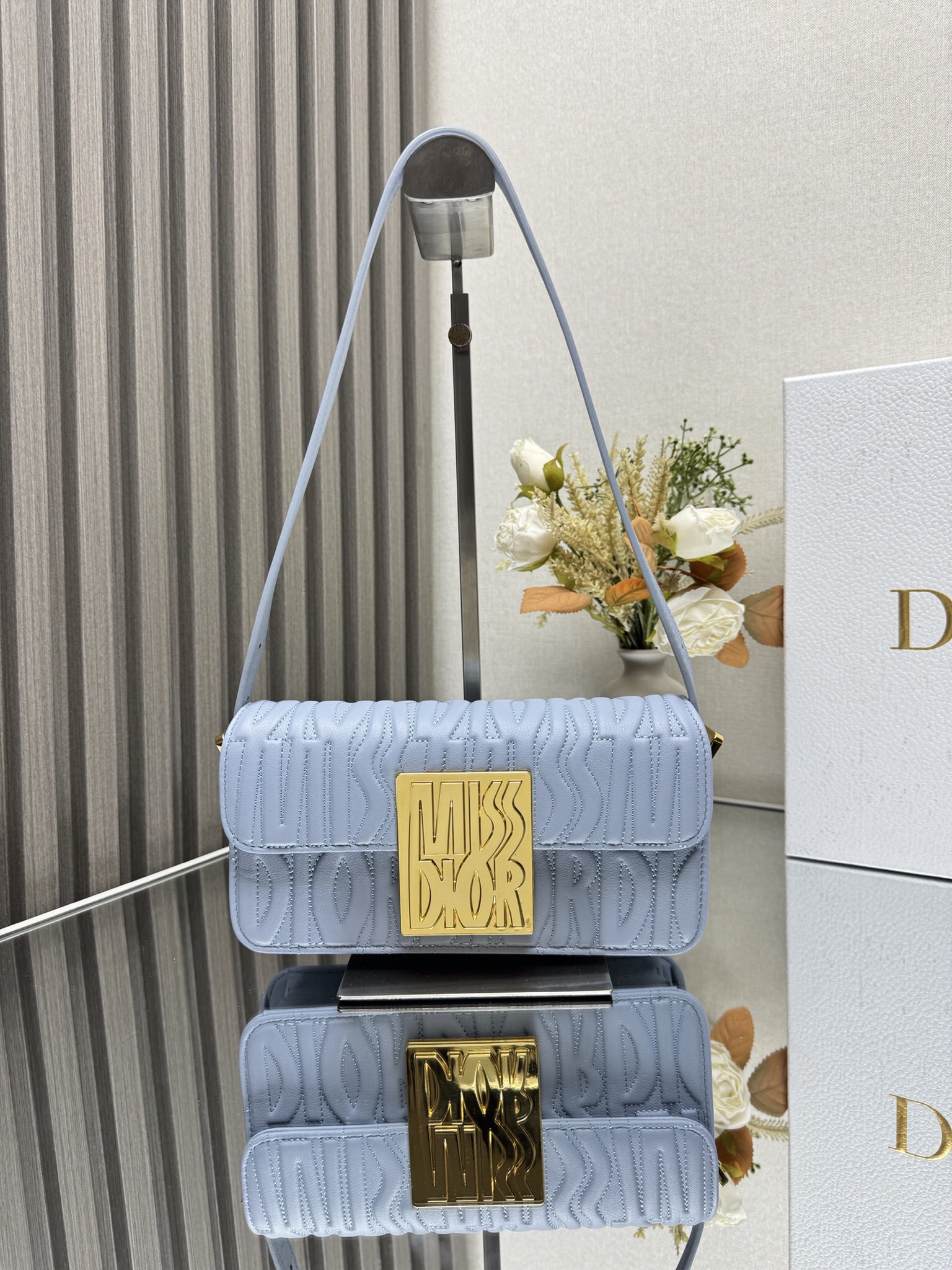 D*or miss D*or flap bag 22 x 11 x 6 cm