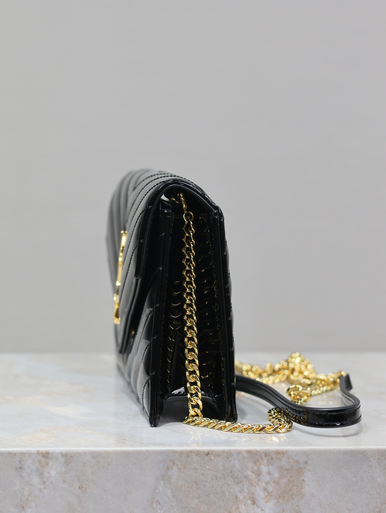 Y*L cassandra woc envelope chain wallet in patent leather 19 x 12.5 x 3.5cm