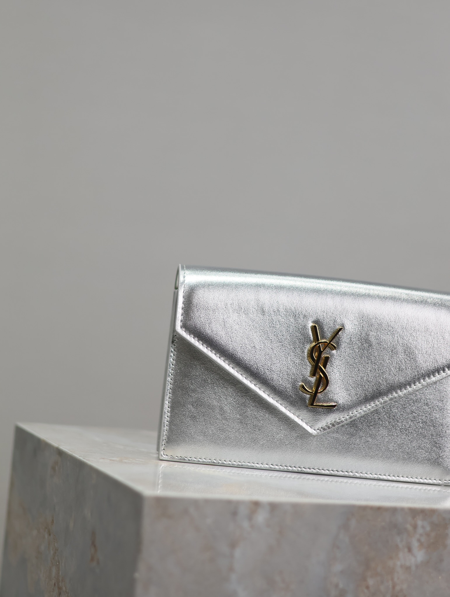 Y*L cassandra woc envelope chain wallet 19x12.5x3.5cm