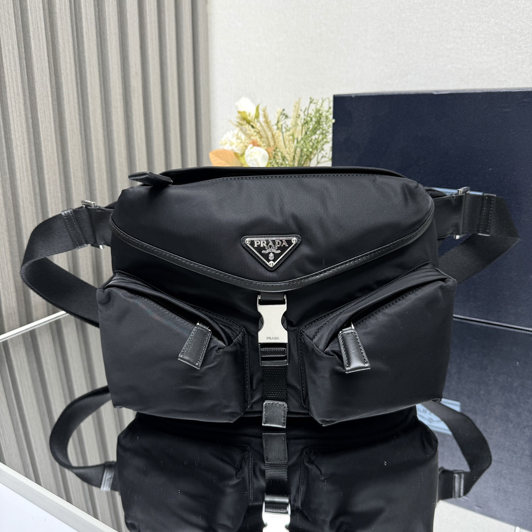 Pra*a re-nylon x leather shoulder bag 18x24x5.5cm
