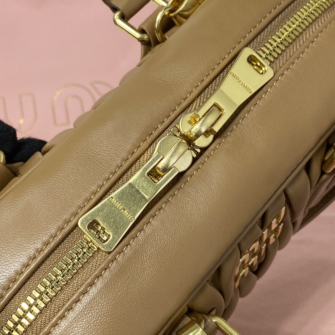 Miu Miu Arcadie matelassé nappa leather bag 22X10.5X7.5cm