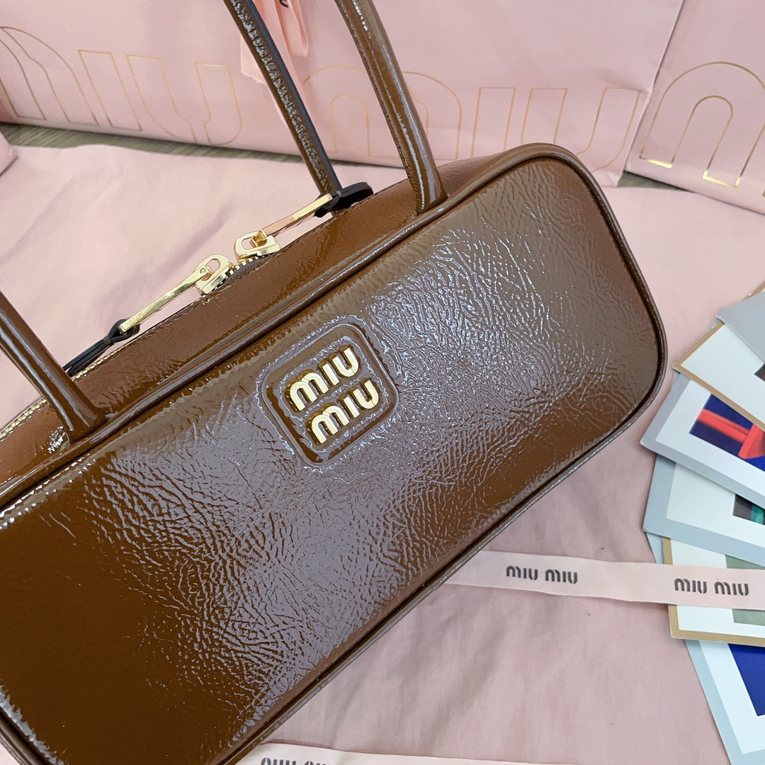 Miu Miu Beau naplak patent leather bag 12x27x8cm