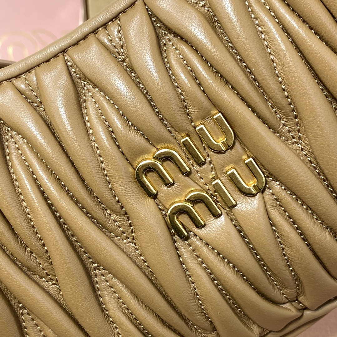 Miu Miu Wander matelassé nappa leather hobo bag 17x20x6cm