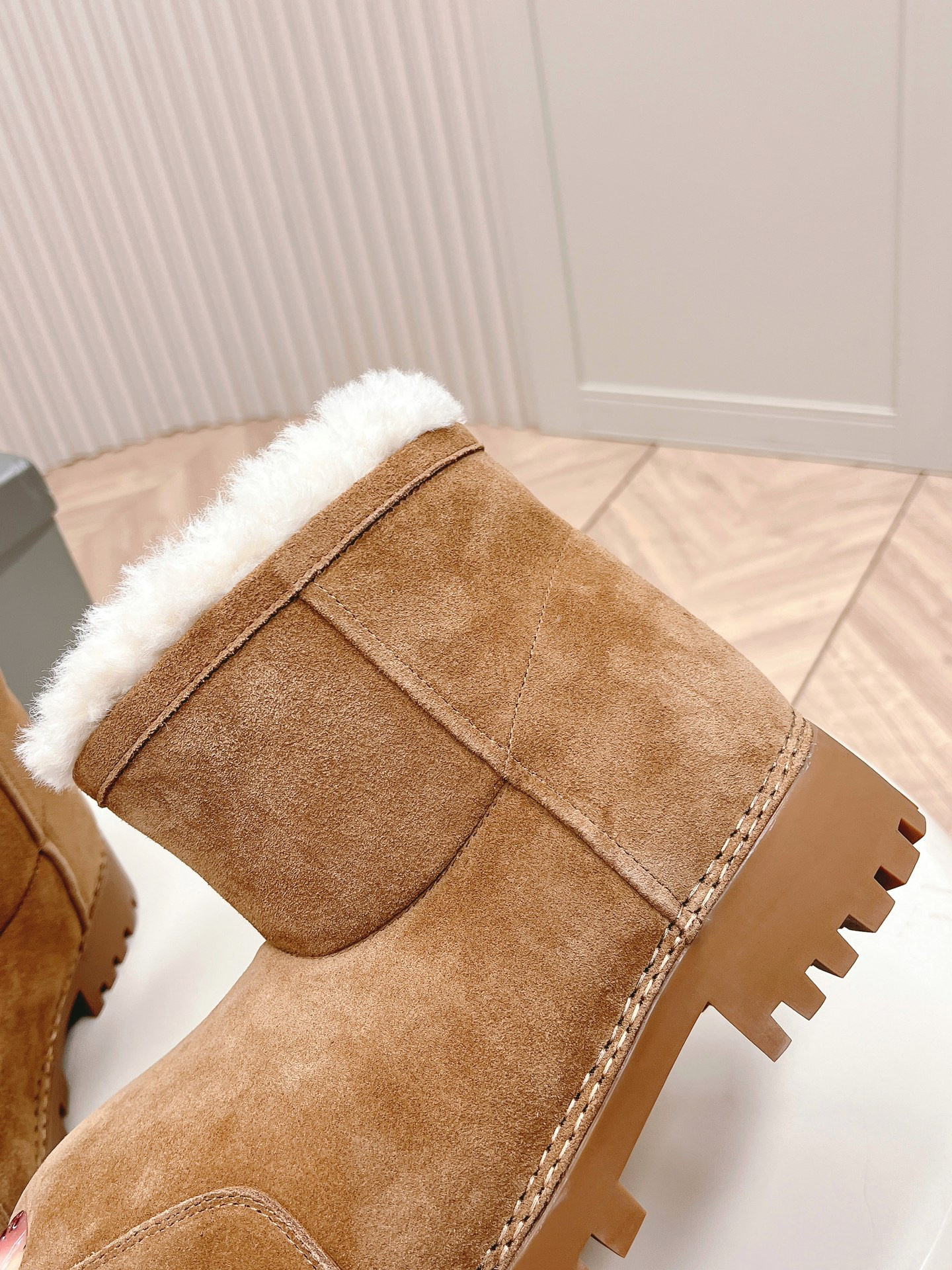 ua Ba*len*cia*ga snow boot