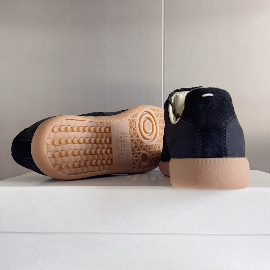 ua ma*s*n Ma*i*la mm6 sneakers