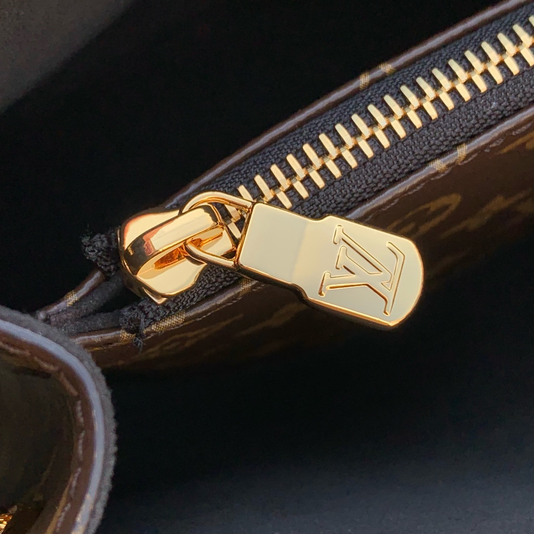 LV Nova PM M13140 31x20x9cm