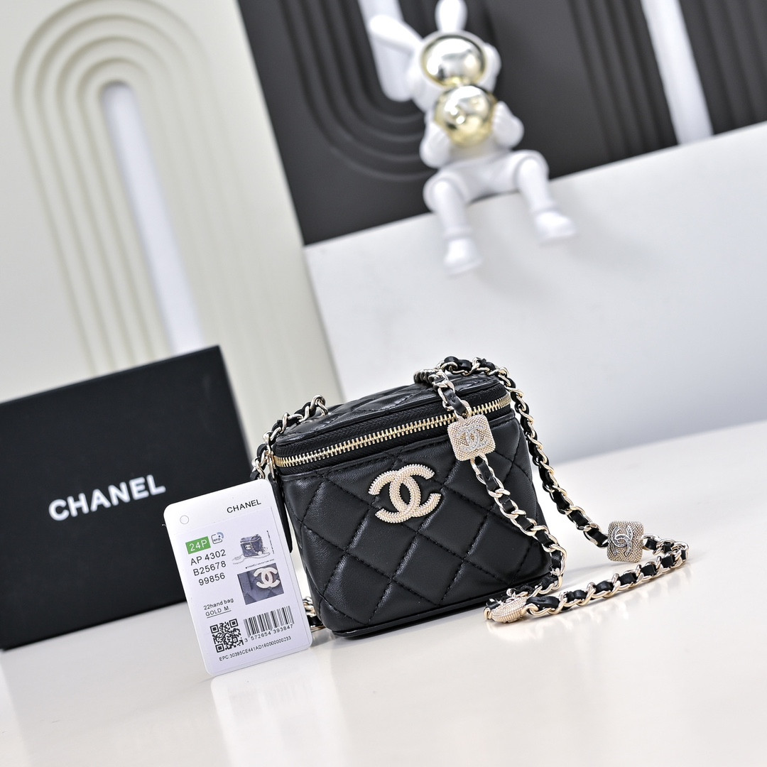 Ch*el small vanity with chain 11x8.5x7cm