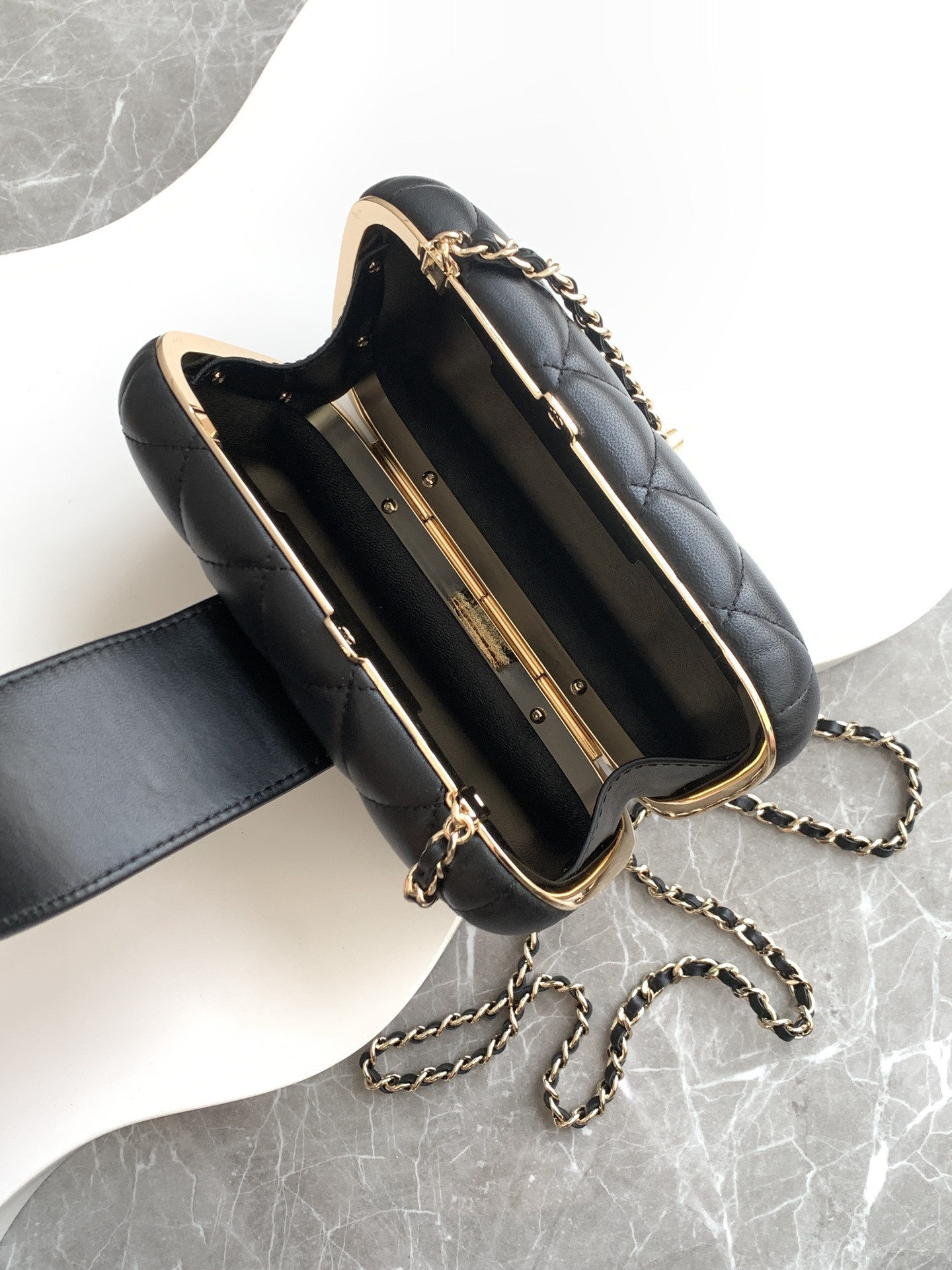 Ch*el clip bag 13x18x5cm