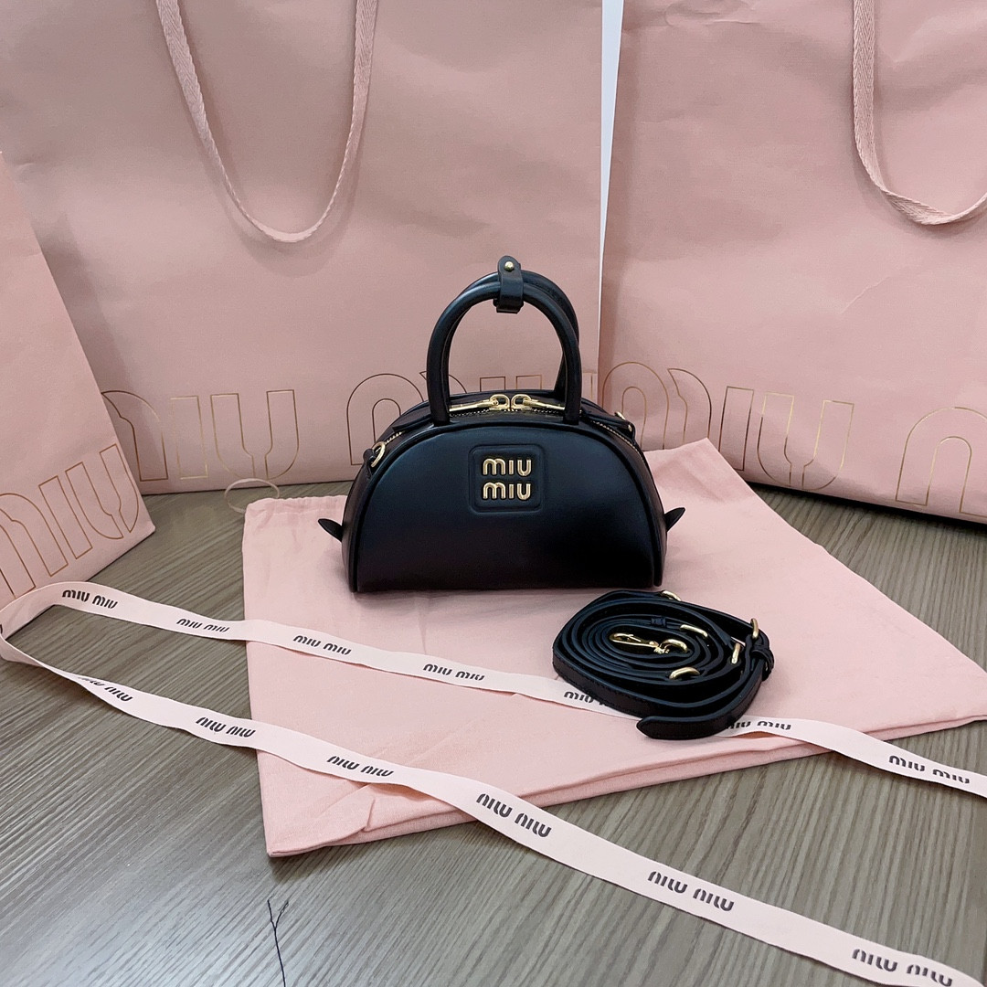 Miu Miu Dumpling bag 18X11.5X8cm