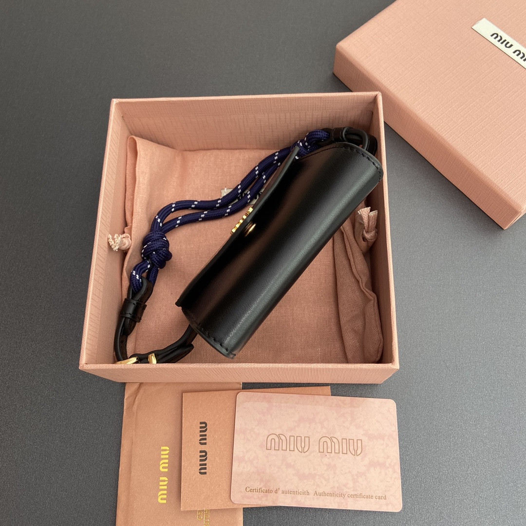 Miu Miu Leather shoulder wallet 8.5x10.5x2cm