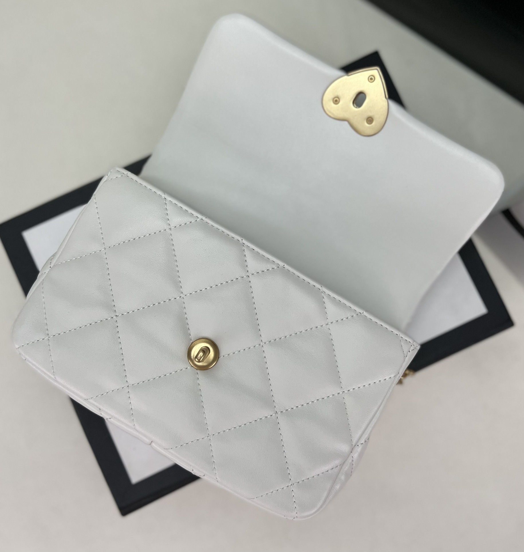 Ch*el flap handbag cf 21x14x6cm