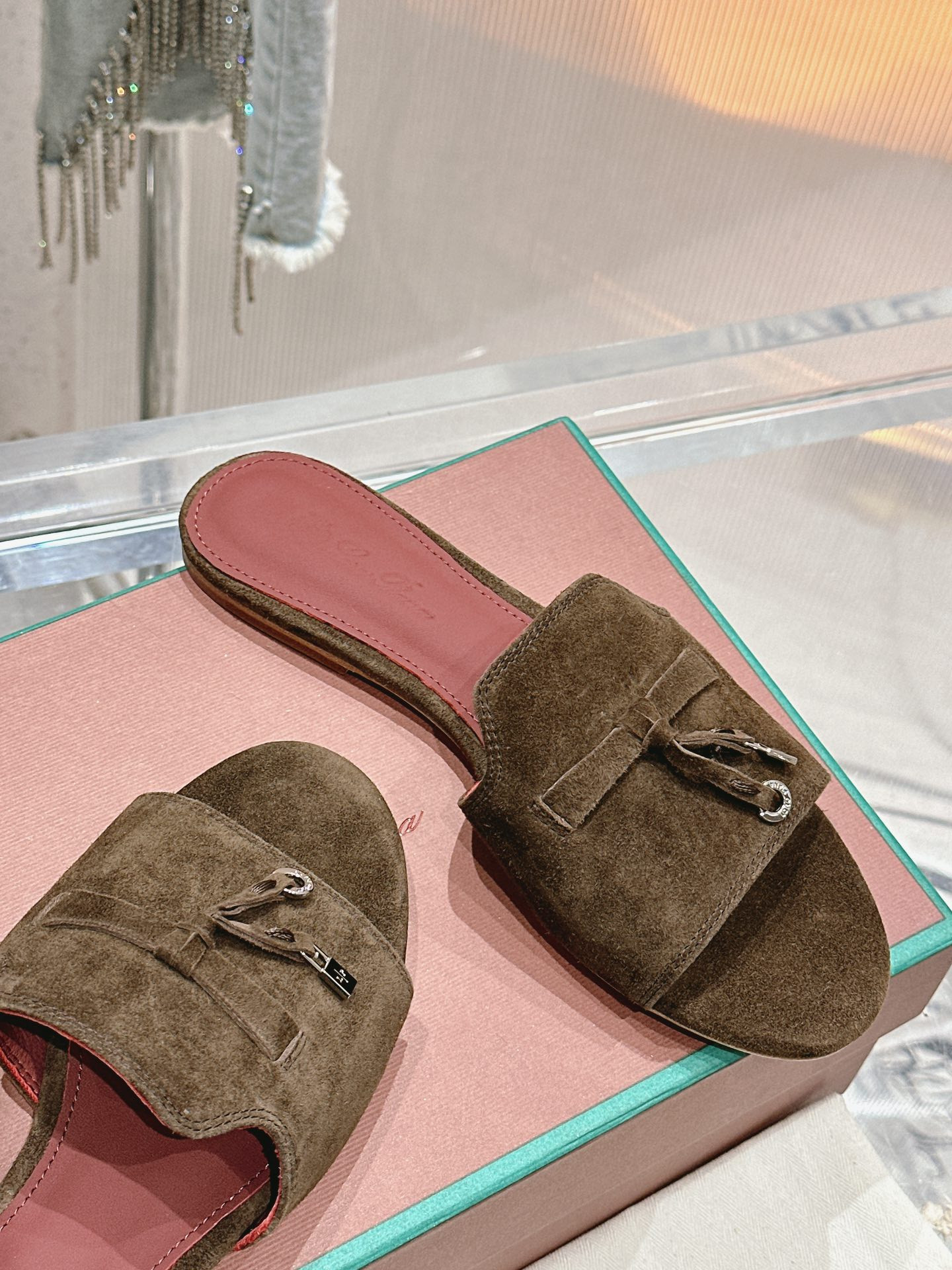 ua L**o p*ana summer charms sandal