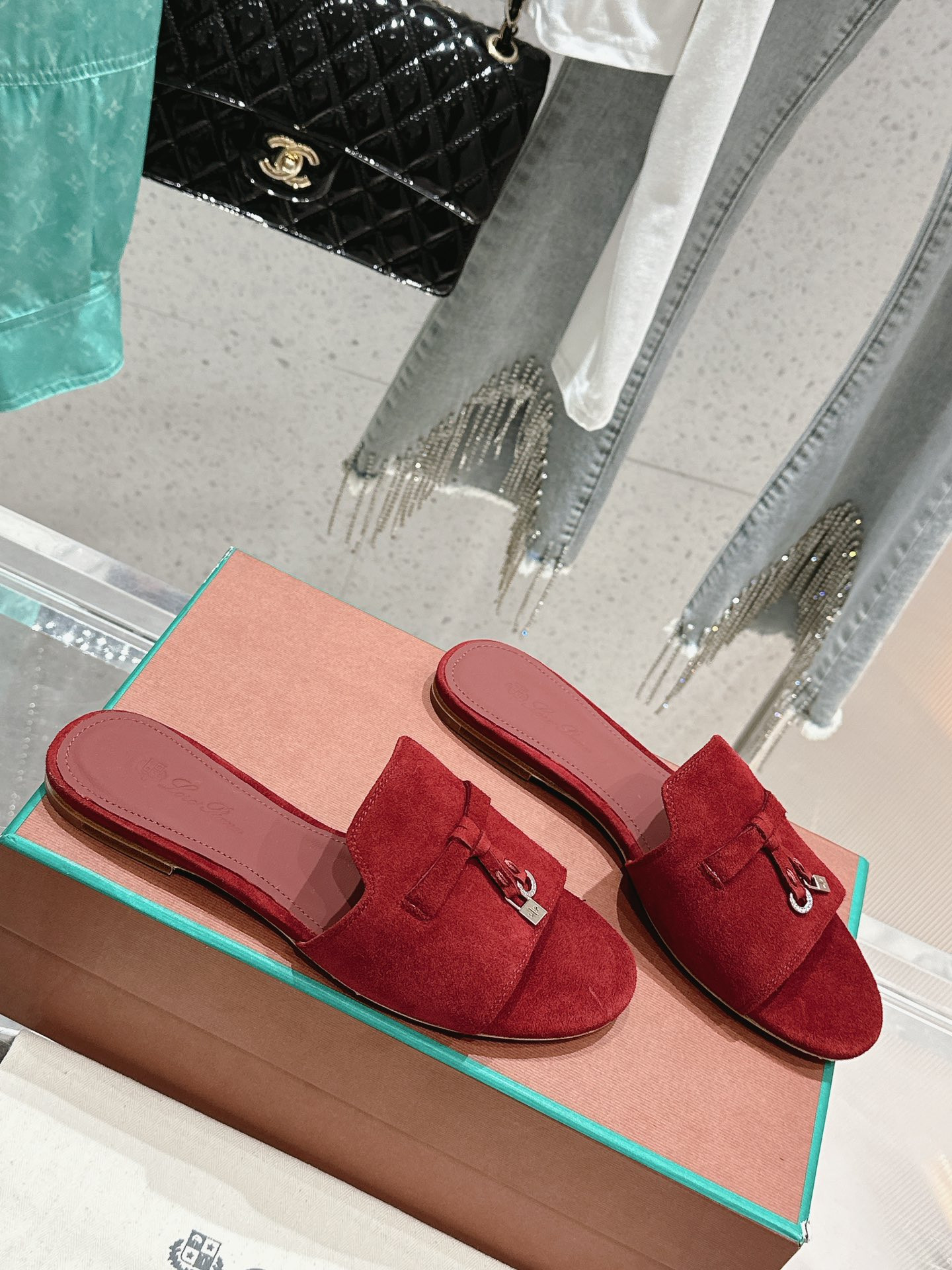 ua L**o p*ana summer charms sandal