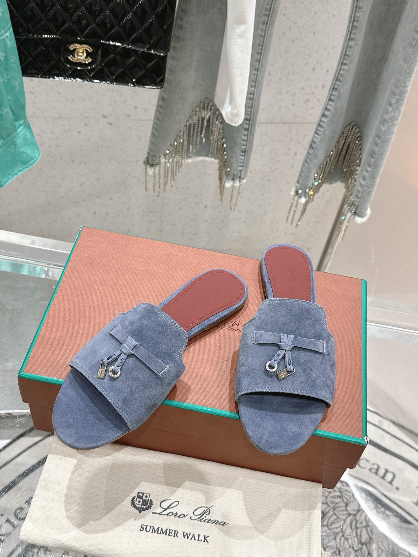 ua L**o p*ana summer charms sandal