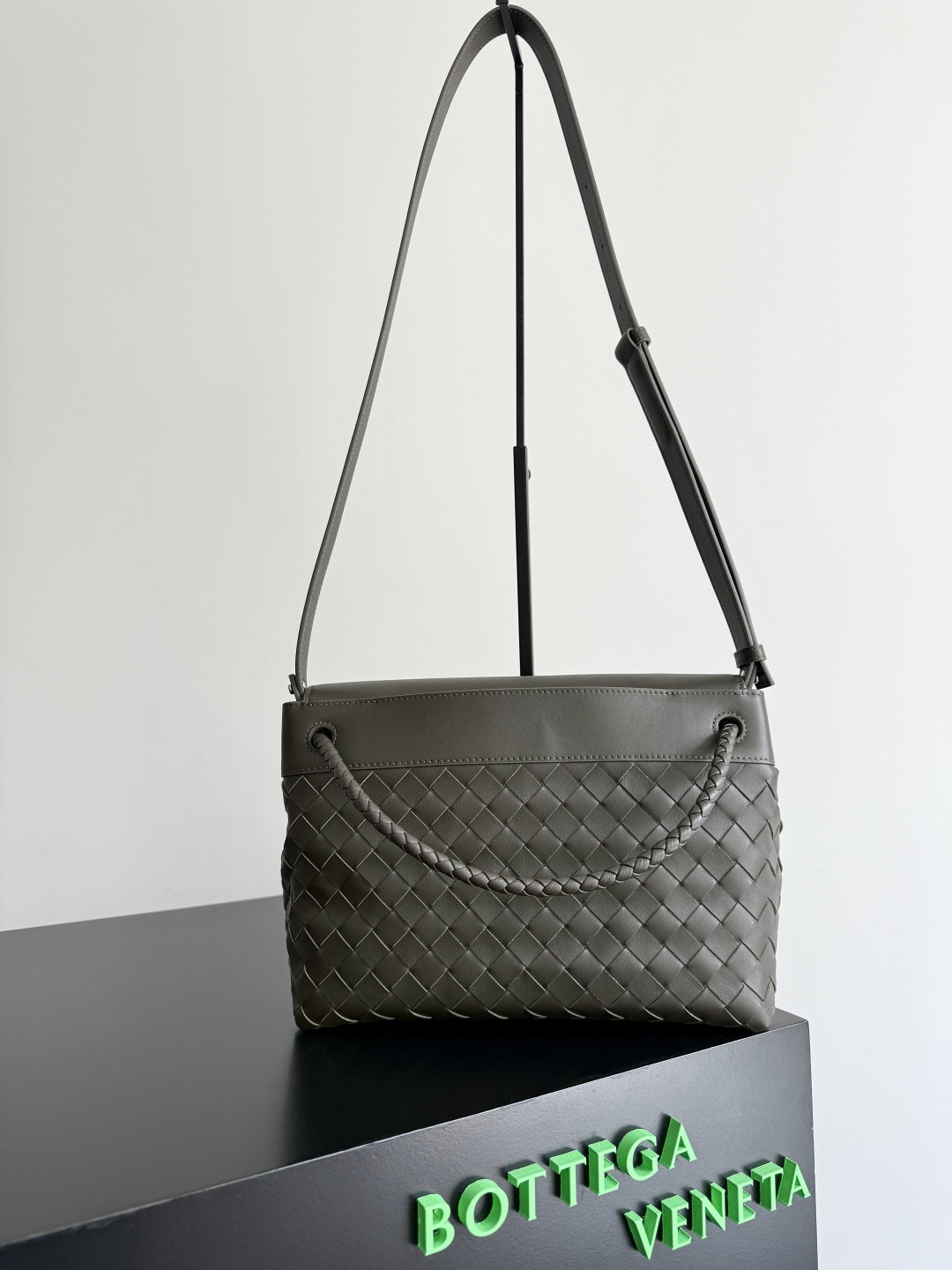 bo*te*ga Ve*ne*ta small andiamo messenger 29x20x13cm