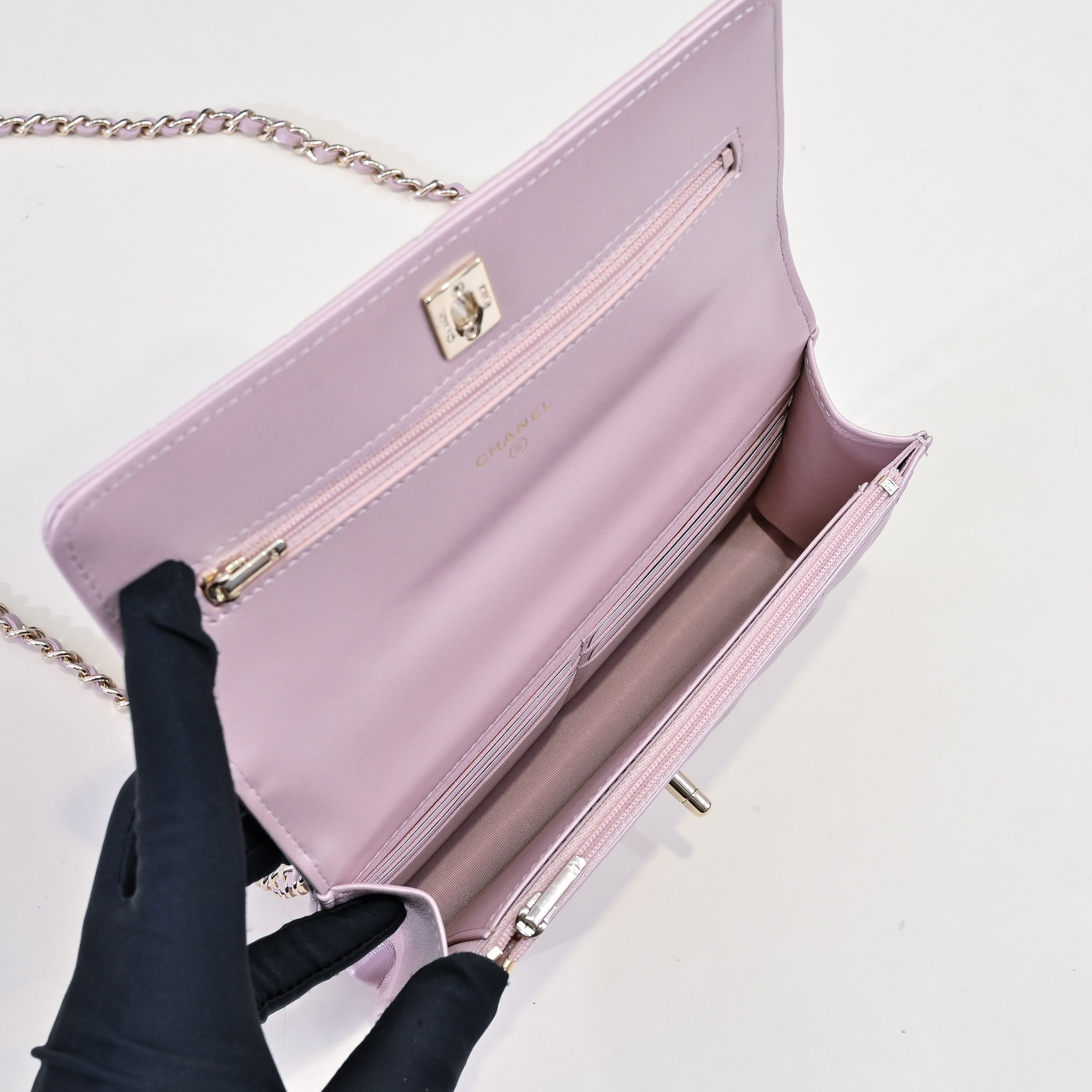 Ch*el spring-summer 2025 pre collection wallet on ap4537 19.5 × 13 × 3.5cm
