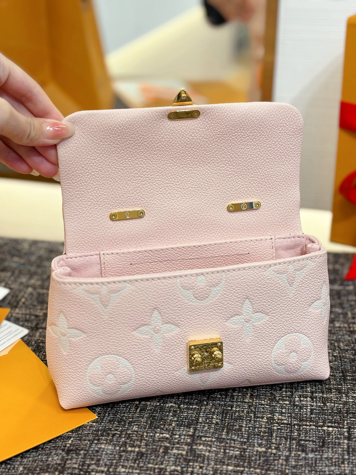 LV Nano Madeleine M13796 12.5x 6x21cm