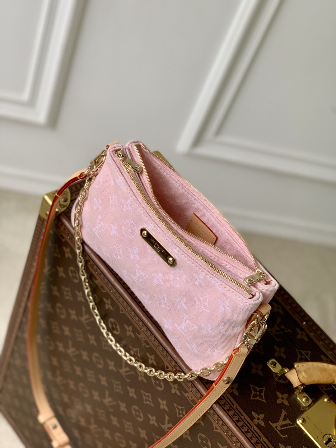 LV Pochette Live M14159 24.5 x 13.5 x 6.5 cm