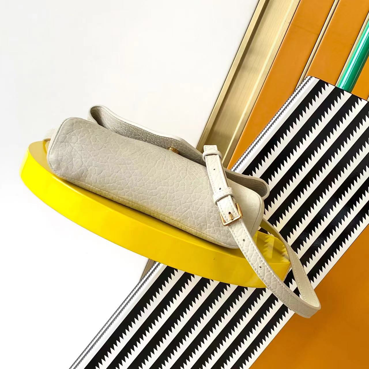 Y*L cassandra envelope messenger in lambskin 23x16.5x6cm