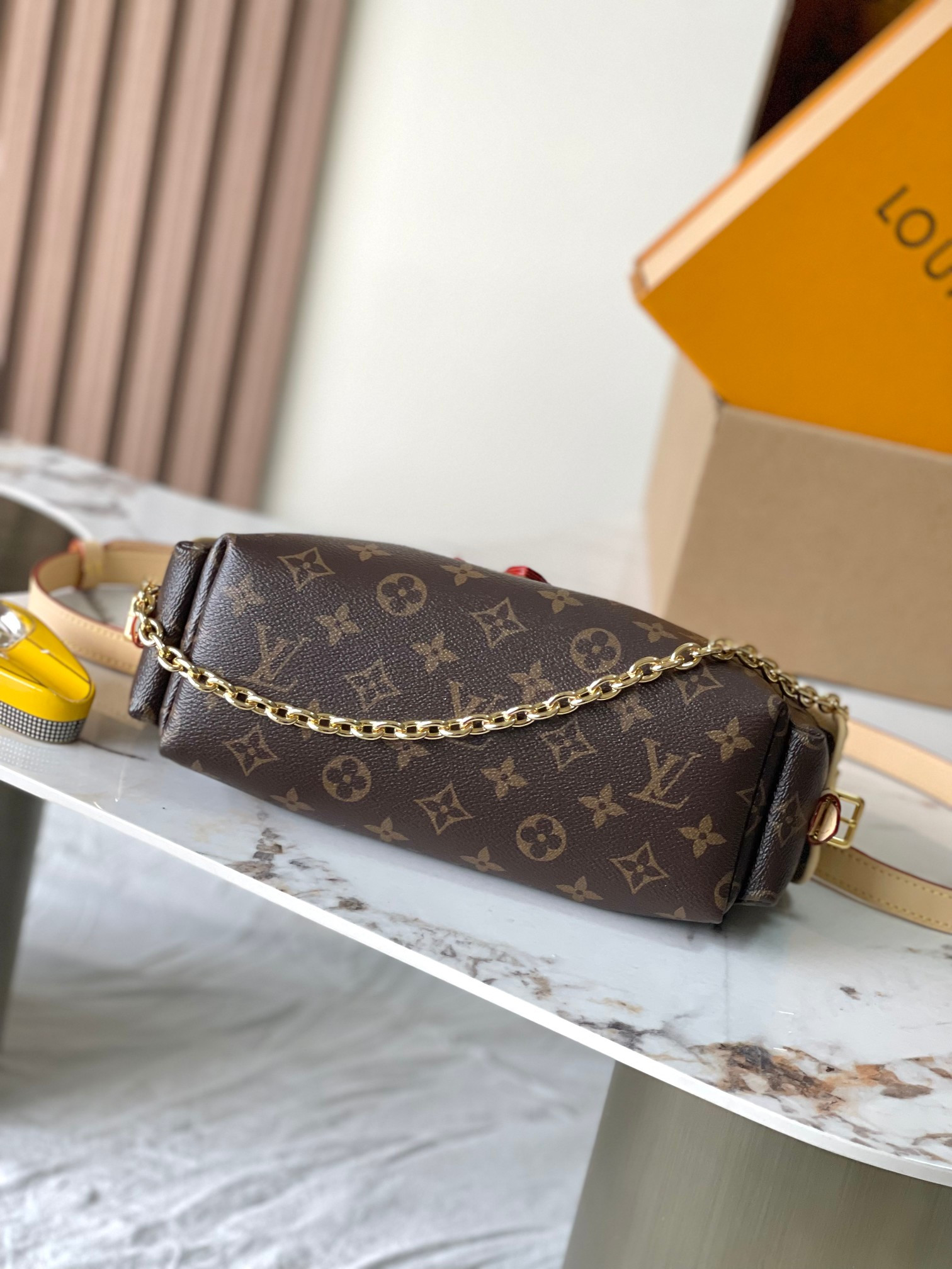 LV Odysse M25085 27 x 17 x 12 cm